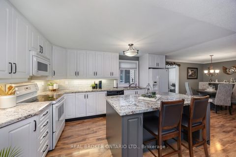 Photo 7 at 22 Champlain Court, Newcastle, Clarington