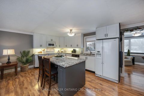 Photo 11 at 22 Champlain Court, Newcastle, Clarington