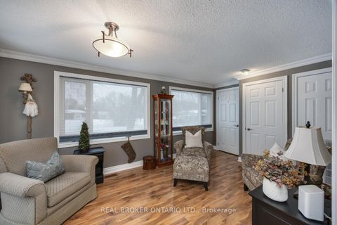 Photo 12 at 22 Champlain Court, Newcastle, Clarington