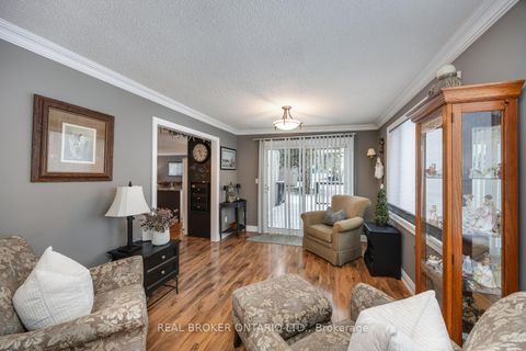 Photo 13 at 22 Champlain Court, Newcastle, Clarington
