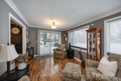 Photo 14 at 22 Champlain Court, Newcastle, Clarington