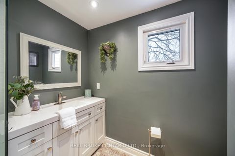 Photo 19 at 22 Champlain Court, Newcastle, Clarington