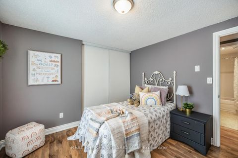 Photo 21 at 22 Champlain Court, Newcastle, Clarington