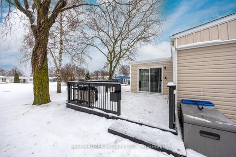 Photo 25 at 22 Champlain Court, Newcastle, Clarington