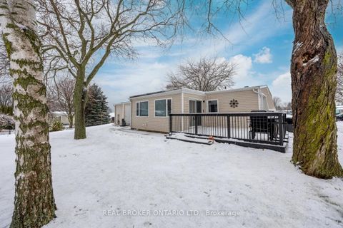 Photo 26 at 22 Champlain Court, Newcastle, Clarington