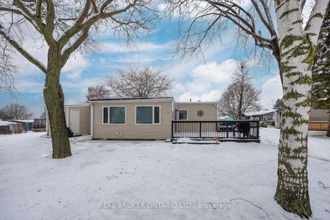 Photo 27 at 22 Champlain Court, Newcastle, Clarington