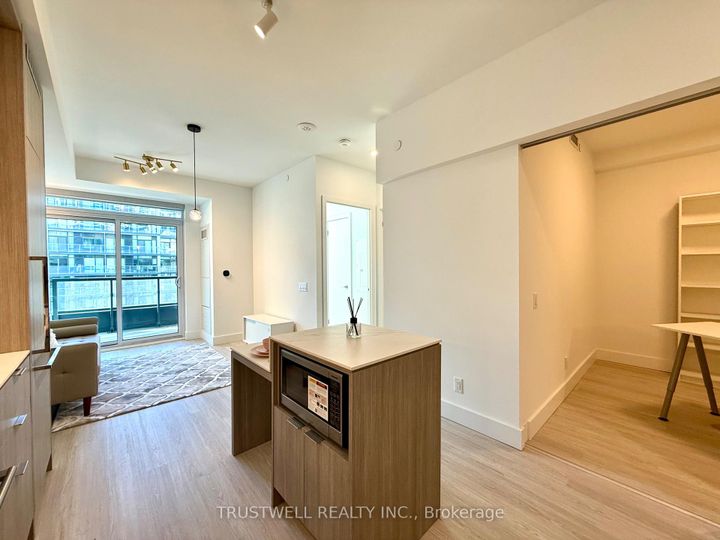 Photo 2 at 503 - 6 Greenbriar Road, Bayview Village, Toronto