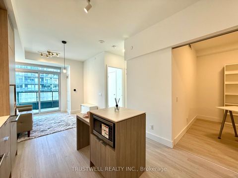 Photo 2 at 503 - 6 Greenbriar Road, Bayview Village, Toronto