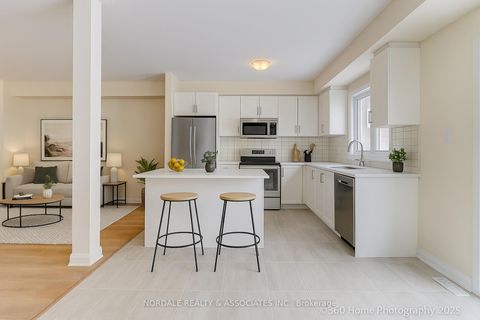 Photo 1 at 160 Seguin Street, Oak Ridges, Richmond Hill