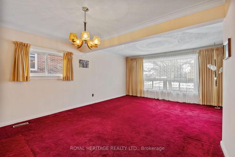 Photo 5 at 178 Ellendale Drive, Dorset Park, Toronto