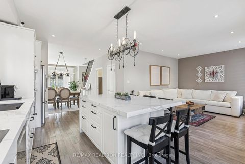 Photo 12 at 72 Saint Damian Avenue, Vellore Village, Vaughan