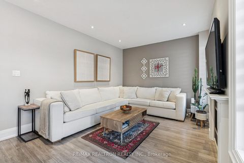 Photo 16 at 72 Saint Damian Avenue, Vellore Village, Vaughan