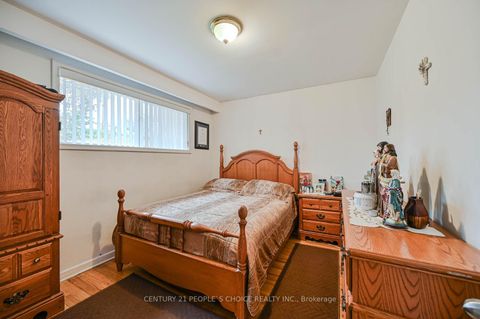 Photo 13 at 196 Taysham Crescent, Beaumonde Heights, Toronto