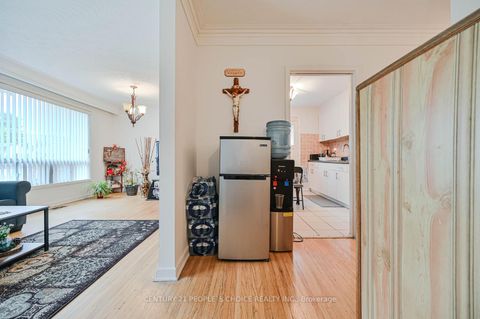 Photo 25 at 196 Taysham Crescent, Beaumonde Heights, Toronto