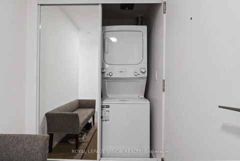 Photo 10 at 209 - 130 Canon Jackson Drive, Greenbrook, Toronto