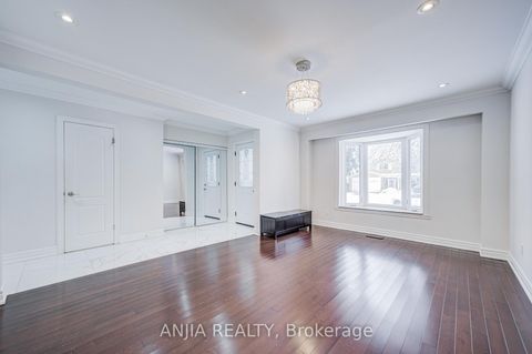 Photo 5 at 26 Longbow Square, Steeles, Toronto