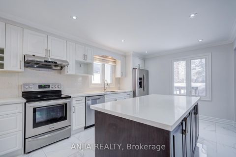 Photo 13 at 26 Longbow Square, Steeles, Toronto