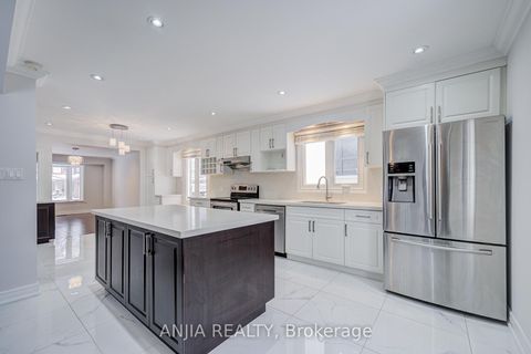 Photo 15 at 26 Longbow Square, Steeles, Toronto