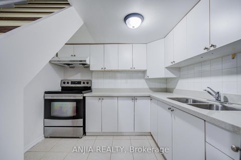 Photo 37 at 26 Longbow Square, Steeles, Toronto