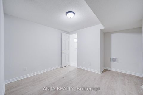 Photo 41 at 26 Longbow Square, Steeles, Toronto