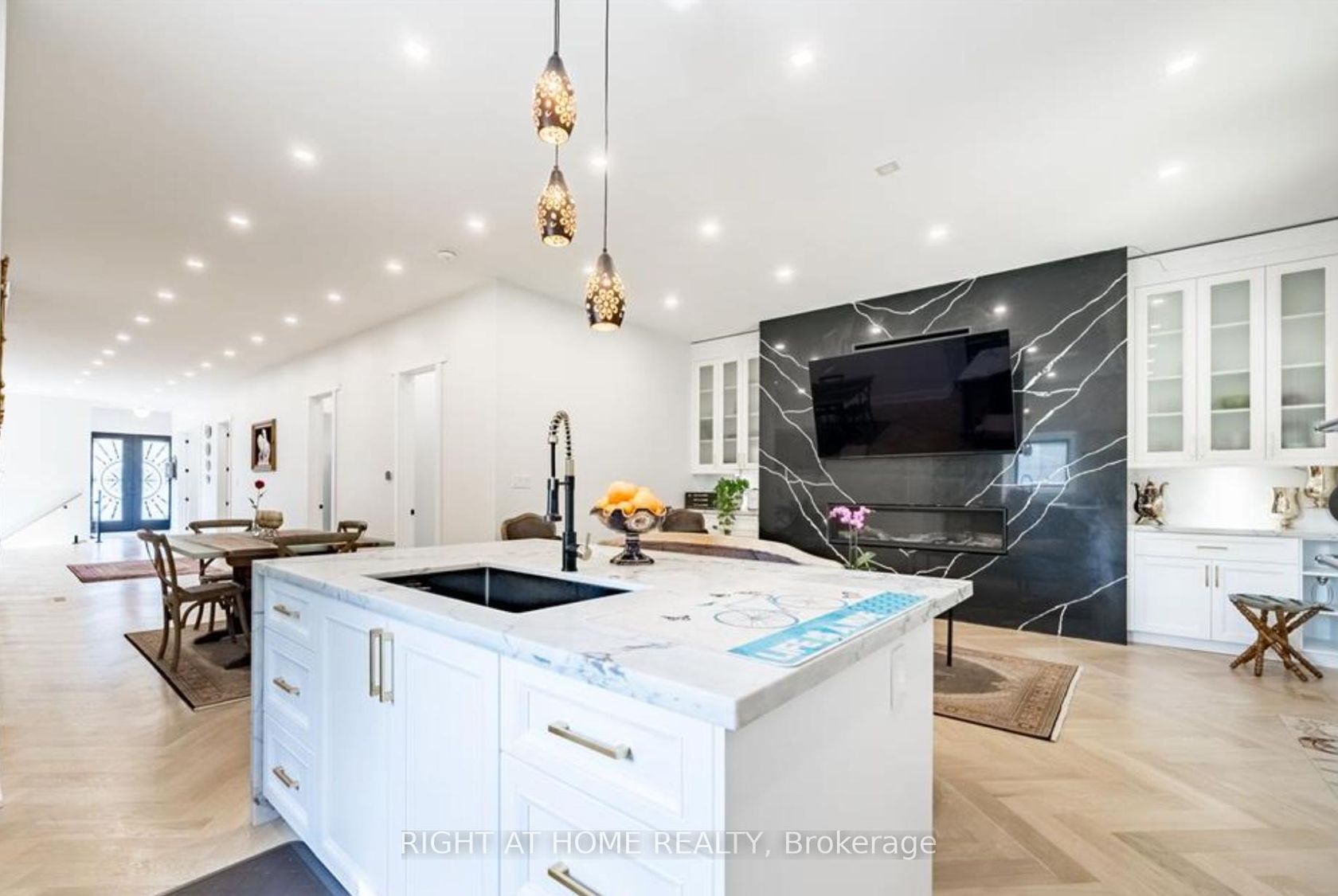 215 Bayview Avenue, Keswick South, Georgina photo number 2