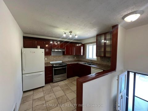 Photo 5 at 294 Pharmacy Avenue, Birchmount, Toronto