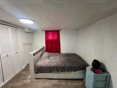 Photo 12 at 294 Pharmacy Avenue, Birchmount, Toronto