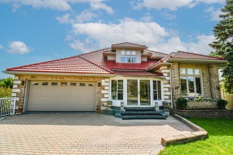 Photo 7 at 11 Thackeray Crescent, Letitia Heights, Barrie