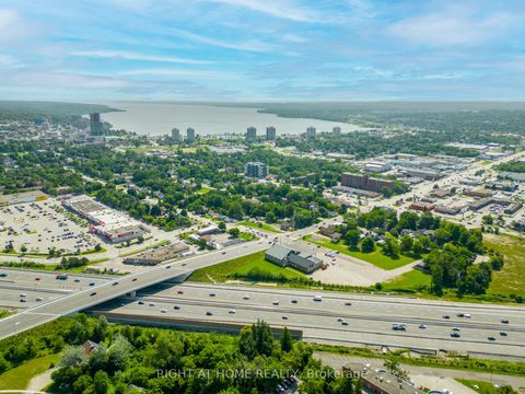Photo 13 at 11 Thackeray Crescent, Letitia Heights, Barrie