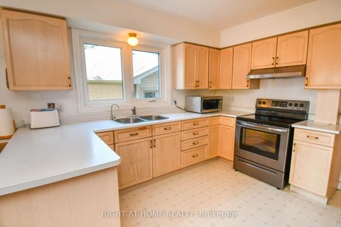 Photo 25 at 11 Thackeray Crescent, Letitia Heights, Barrie