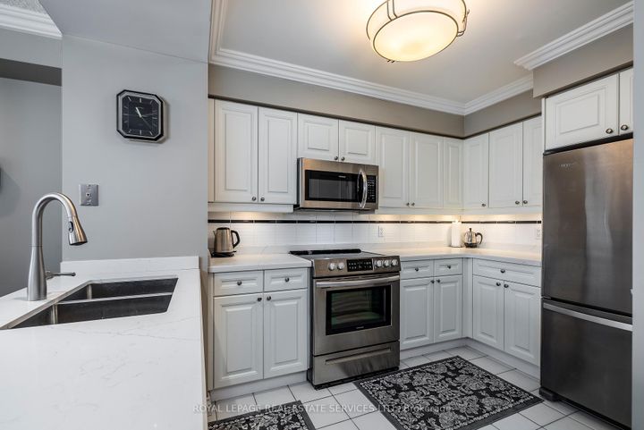 Photo 2 at 2812 - 1 Palace Pier Court, Mimico, Toronto