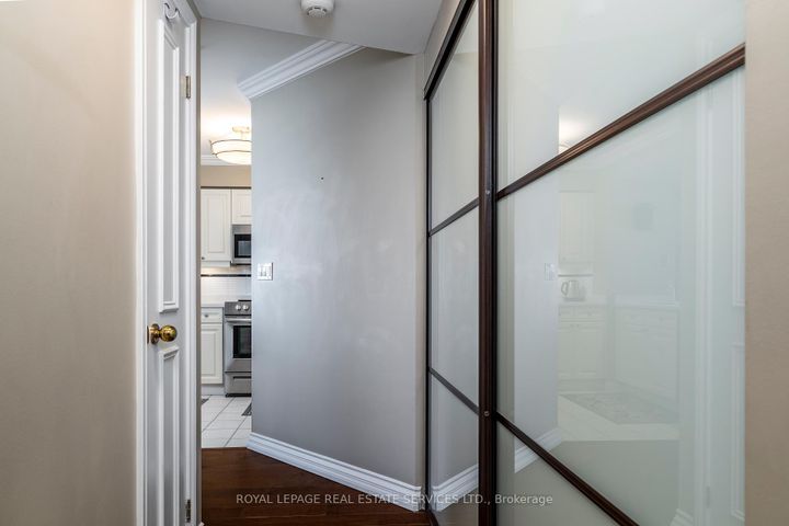 Photo 10 at 2812 - 1 Palace Pier Court, Mimico, Toronto