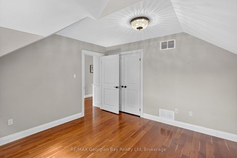 Photo 24 at 105 Duckworth Street, Codrington, Barrie