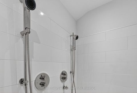 Photo 33 at 105 Duckworth Street, Codrington, Barrie