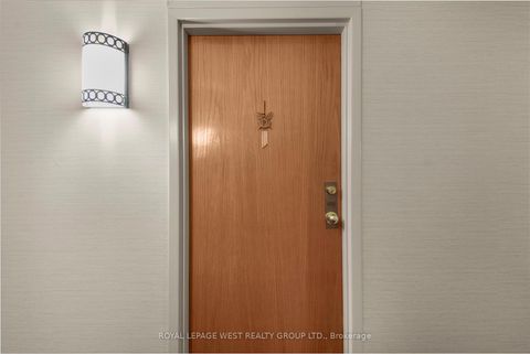 Photo 1 at 805 - 326 Major Mackenzie Drive E, Crosby, Richmond Hill