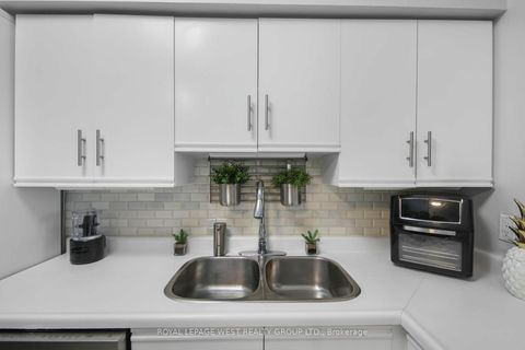 Photo 9 at 805 - 326 Major Mackenzie Drive E, Crosby, Richmond Hill