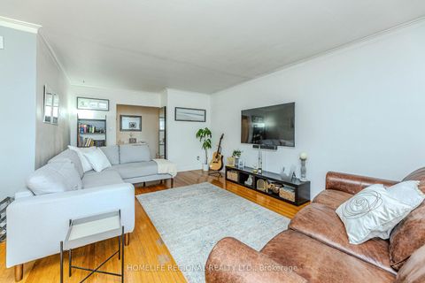 Photo 12 at 50 Cuffley Crescent N, CFB, Toronto