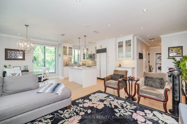 Photo 1 at 201 - 1 Watergarden Way, Bayview Village, Toronto