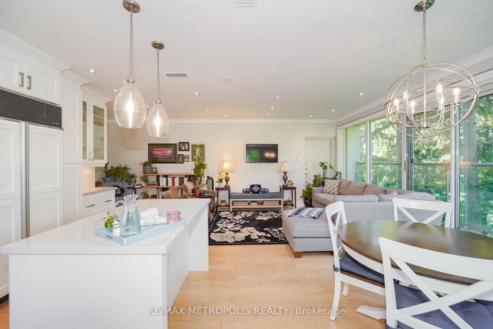 Photo 7 at 201 - 1 Watergarden Way, Bayview Village, Toronto