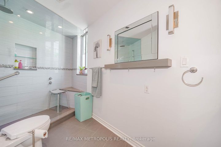 Photo 13 at 201 - 1 Watergarden Way, Bayview Village, Toronto