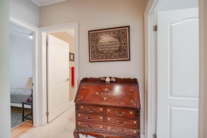 Photo 16 at 201 - 1 Watergarden Way, Bayview Village, Toronto