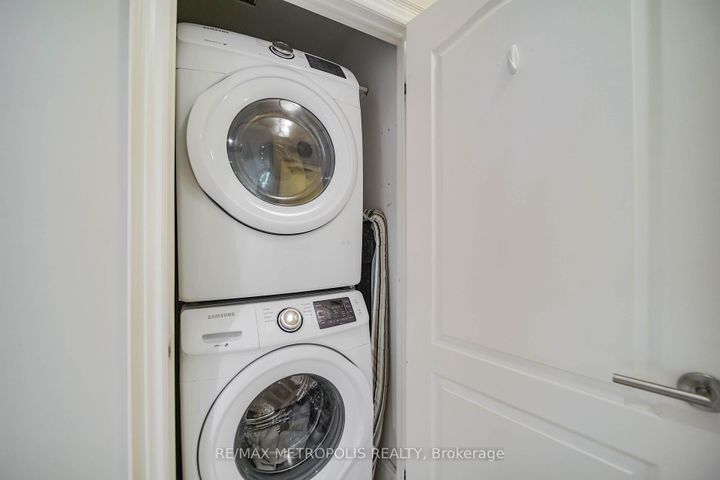 Photo 19 at 201 - 1 Watergarden Way, Bayview Village, Toronto