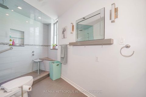 Photo 13 at 201 - 1 Watergarden Way, Bayview Village, Toronto