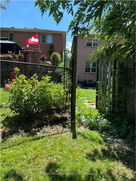 Photo 7 at 393 pickering Crescent, College Manor, Newmarket