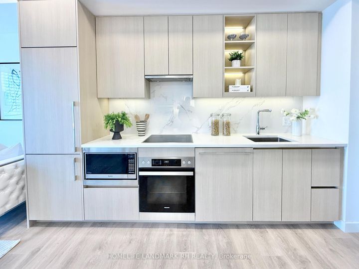 Photo 6 at 915 - 25 McMahon Drive, Bayview Village, Toronto