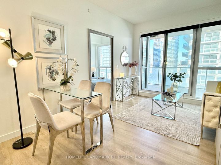 Photo 7 at 915 - 25 McMahon Drive, Bayview Village, Toronto