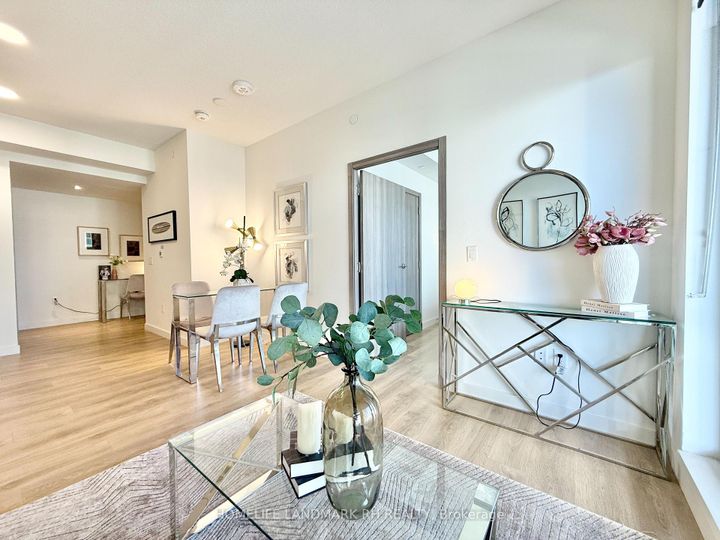 Photo 13 at 915 - 25 McMahon Drive, Bayview Village, Toronto