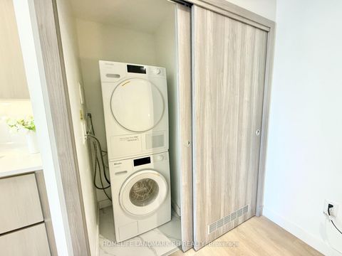 Photo 15 at 915 - 25 McMahon Drive, Bayview Village, Toronto