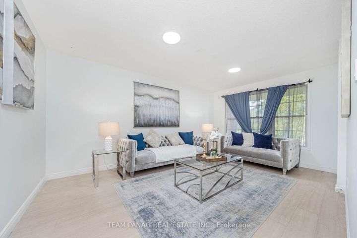 Photo 3 at 6 Coronation Circle, Heart Lake West, Brampton