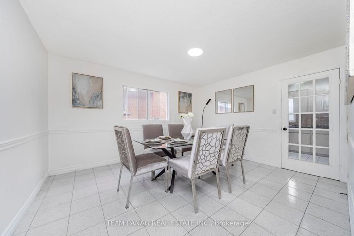 Photo 7 at 6 Coronation Circle, Heart Lake West, Brampton